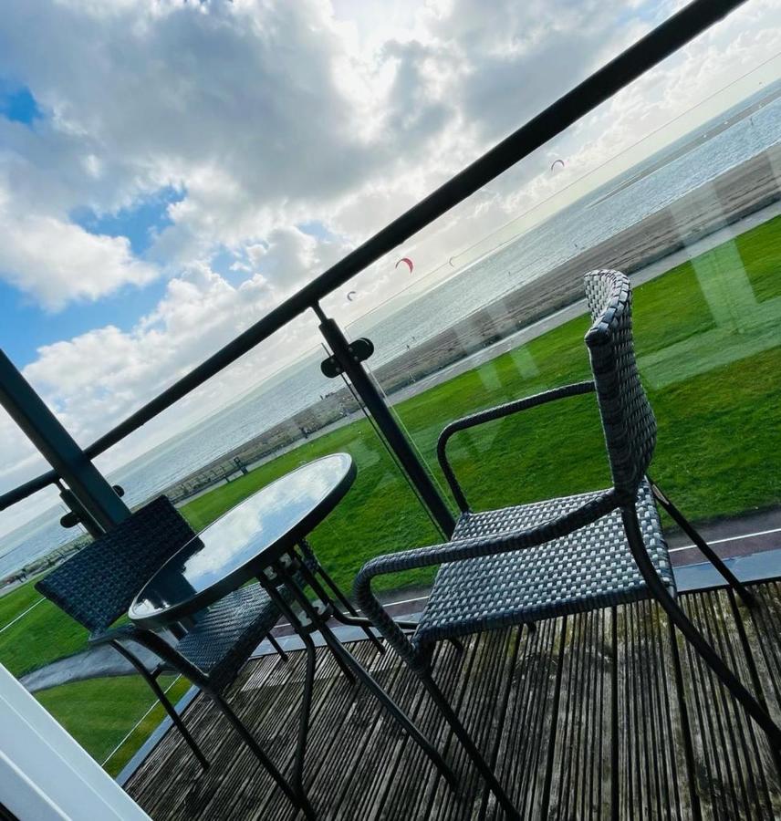 Sea View Apartment At The Beach! Llanelli Exterior photo