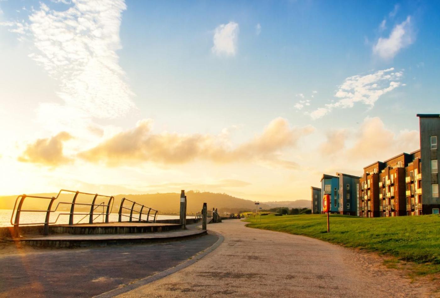 Sea View Apartment At The Beach! Llanelli Exterior photo